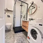 Nowoczesna Kawalerka W Zabytkowej Kamienicy W Centrum Miasta Apartment