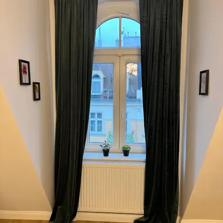 Nowoczesna Kawalerka W Zabytkowej Kamienicy W Centrum Miasta Apartmán
