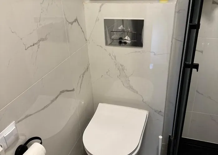 Nowoczesna Kawalerka W Zabytkowej Kamienicy W Centrum Miasta 아파트 *